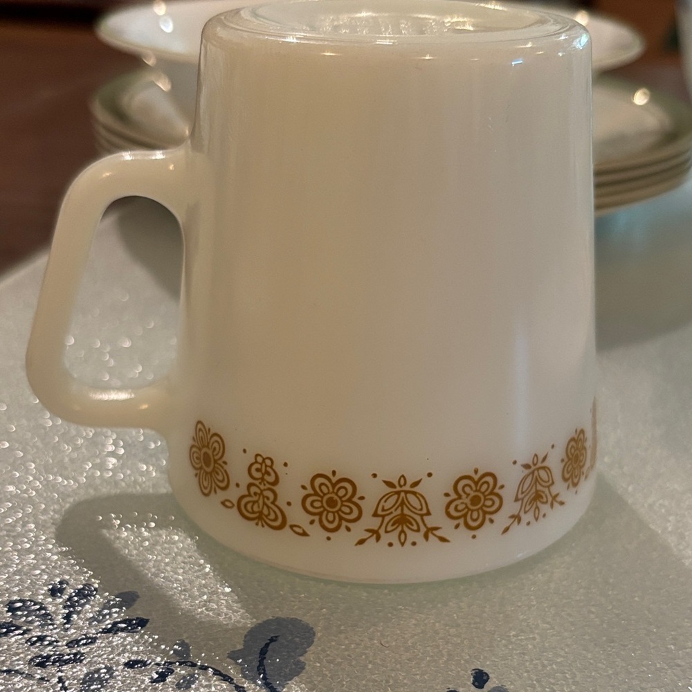 Pyrex Butterfly Gold Mug - Picture 3 of 3